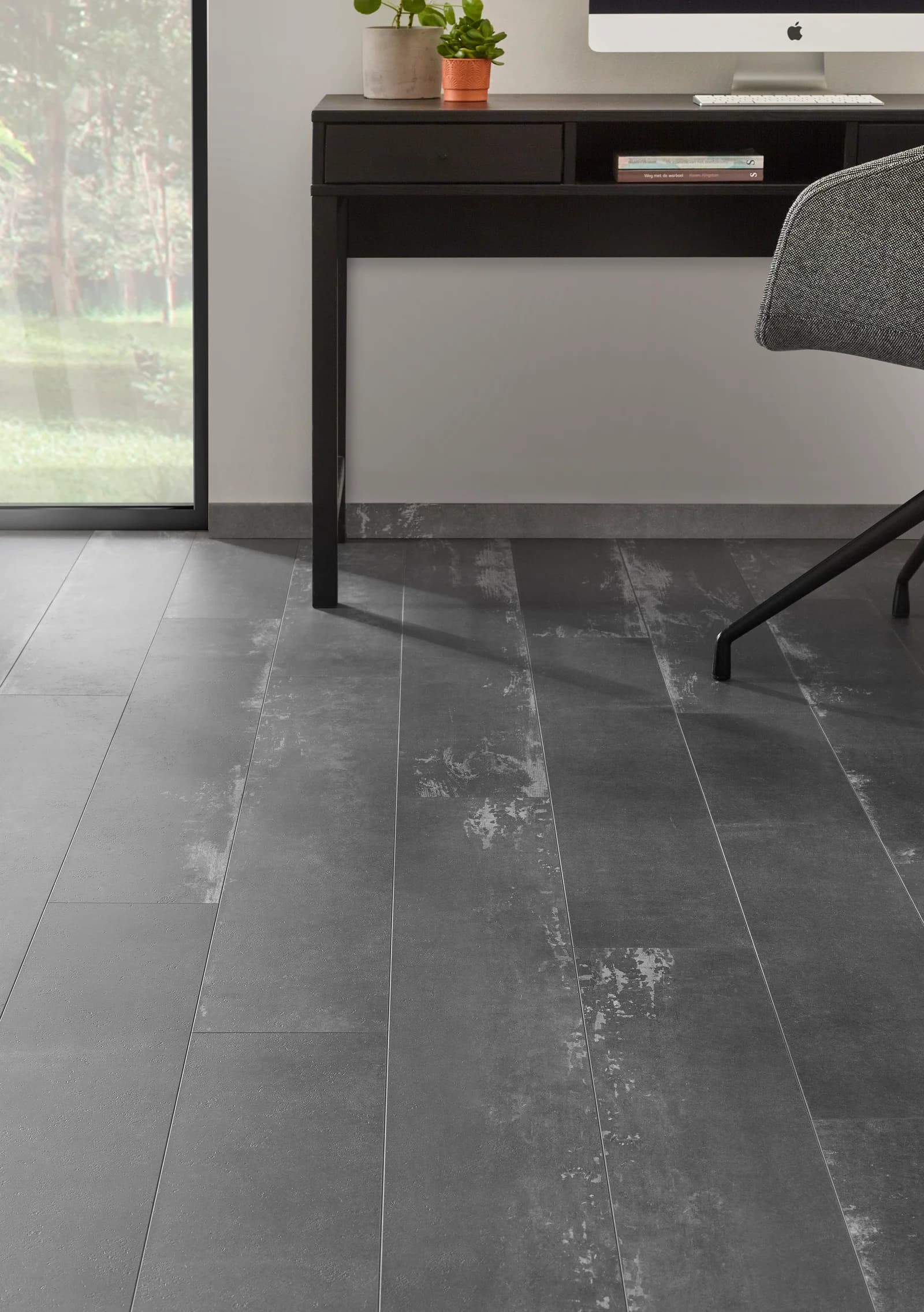 Minerálna vinylová podlaha COREtec Nuovo 0795 C s dekorom prírodného kameňa v interiéri