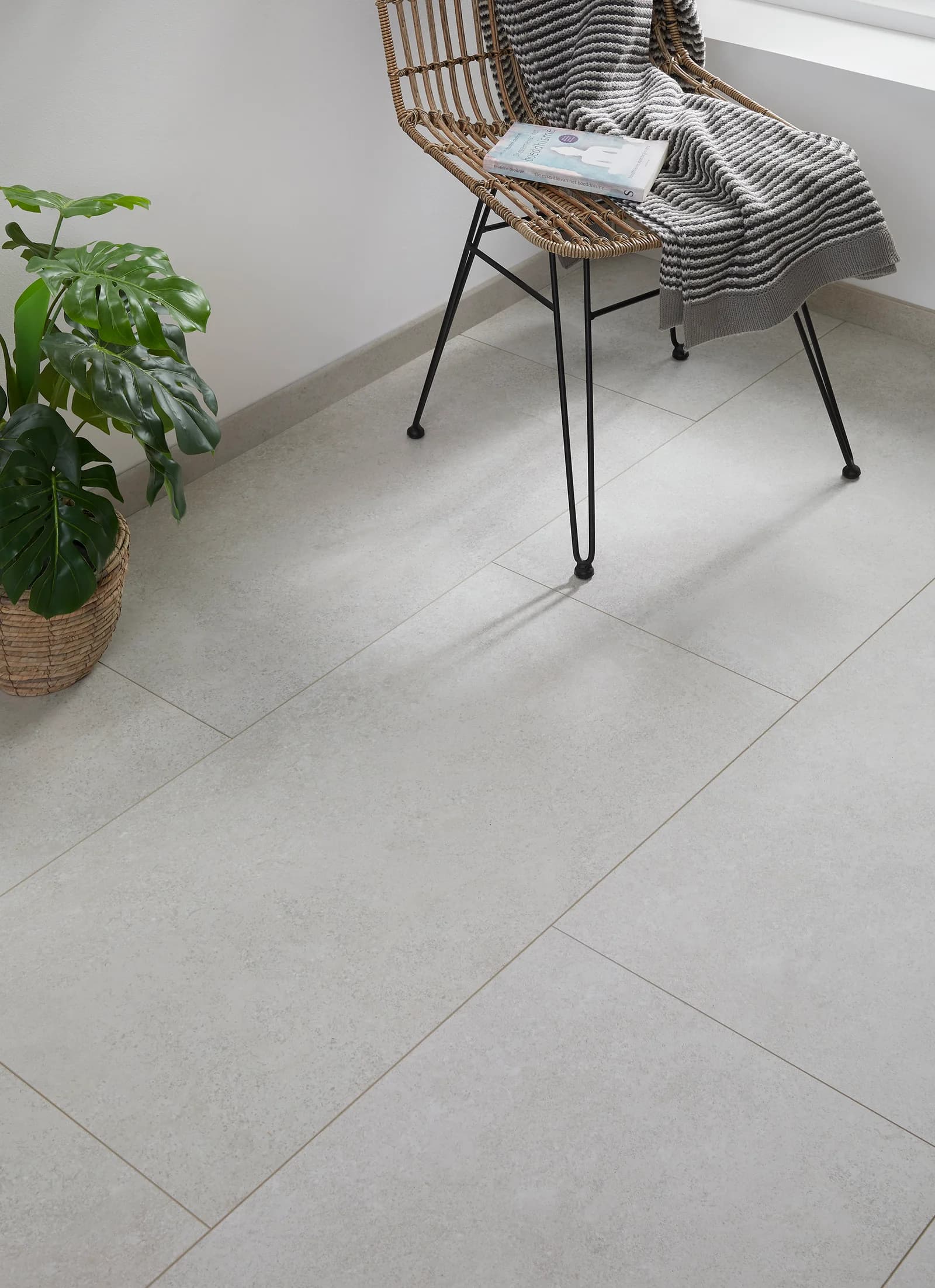 Minerálna vinylová podlaha COREtec Teneguia 0190 B s dekorom prírodného kameňa v interiéri